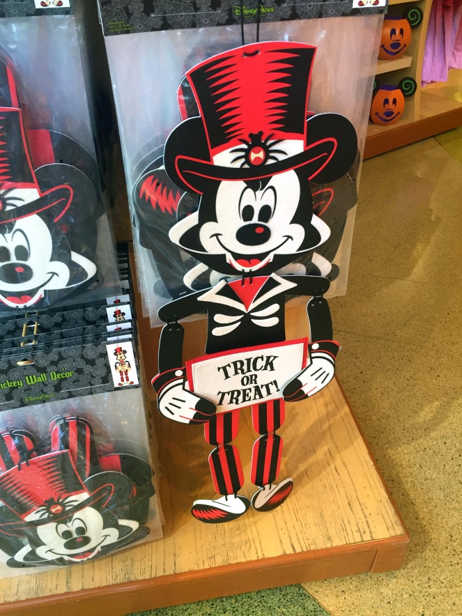 Mickey Mouse trick or treat decor